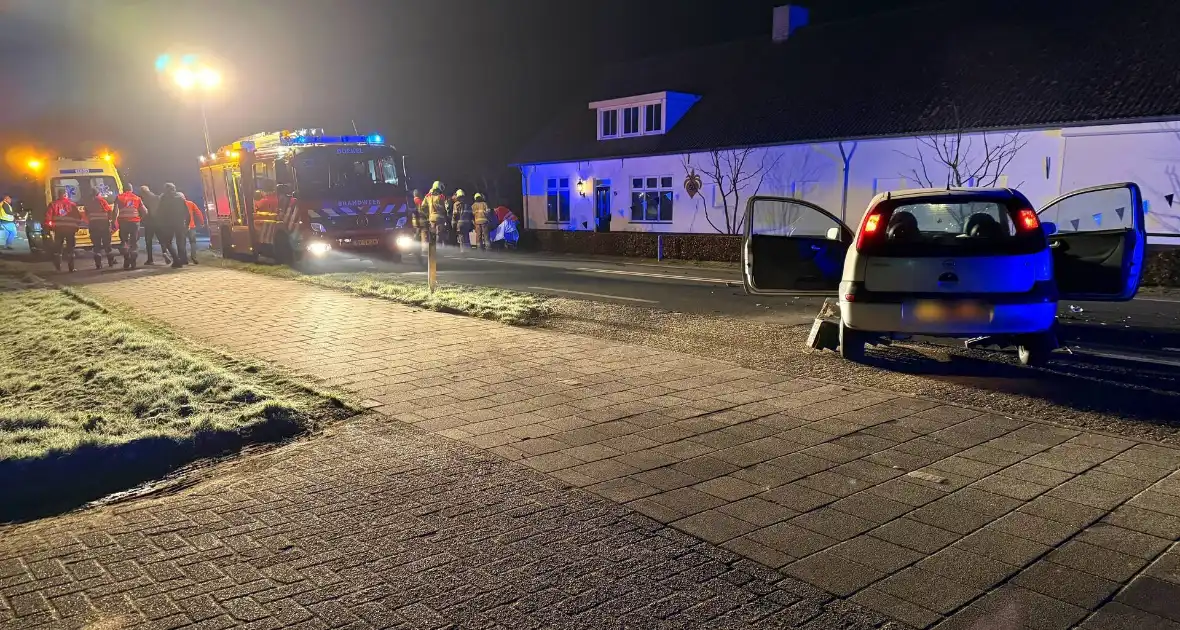 Frontale aanrijding leidt tot gewonden - Foto 14