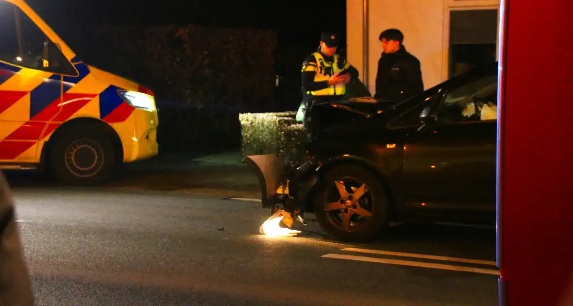 Frontale aanrijding leidt tot gewonden - Foto 2