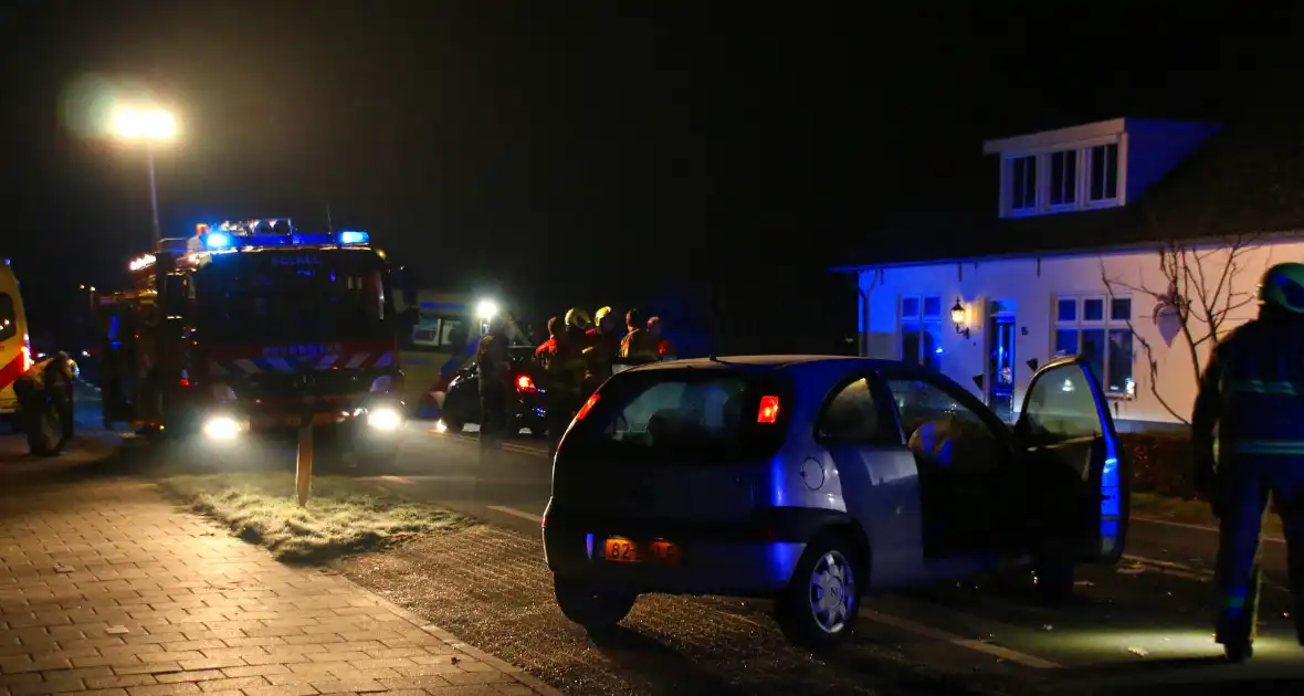 Frontale aanrijding leidt tot gewonden - Foto 5
