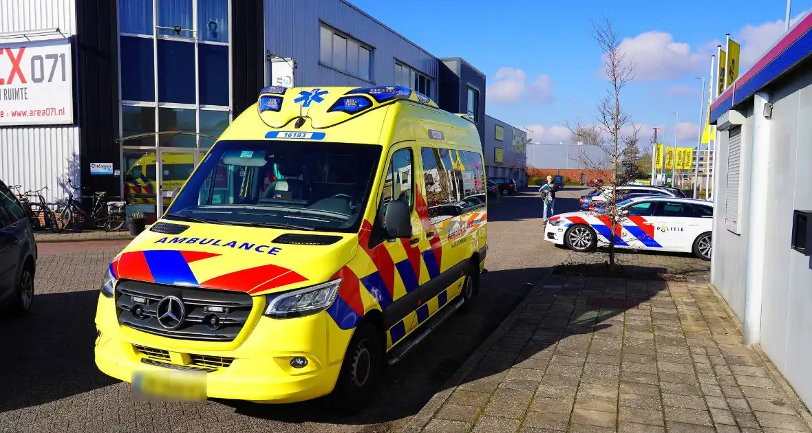 Automobilist raakt met voertuig te water