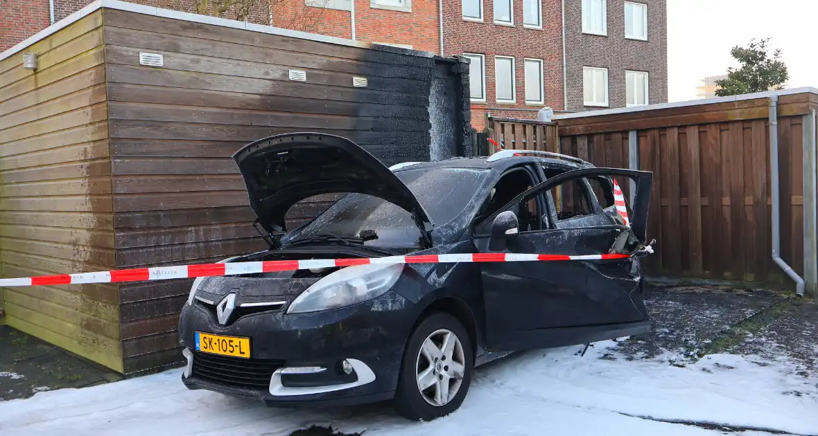 Brand in auto verspreidt naar schuur - Foto 3