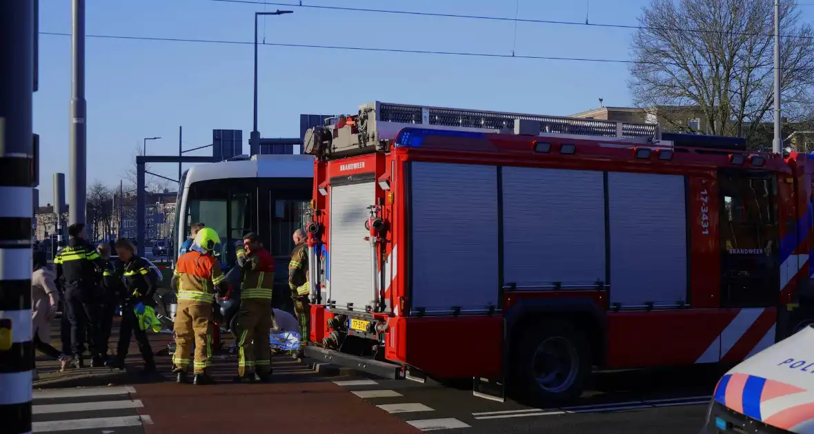 Botsing tussen tram en auto - Foto 2