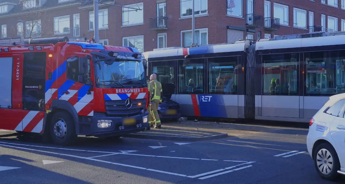 Botsing tussen tram en auto - Foto 3