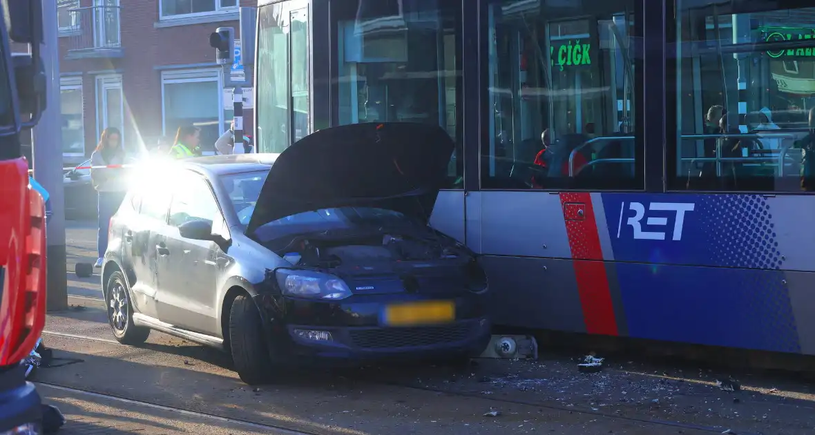 Botsing tussen tram en auto - Foto 4