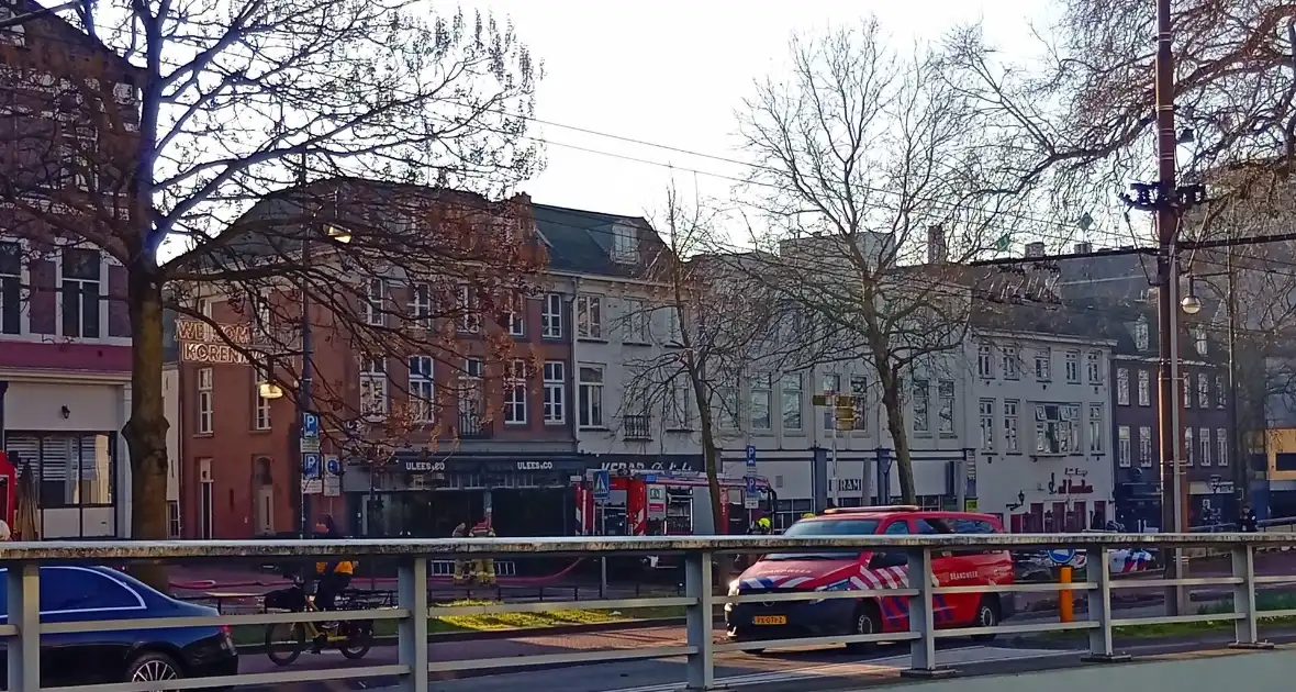 Zeer grote brand, meerdere panden en woningen getroffen - Foto 1
