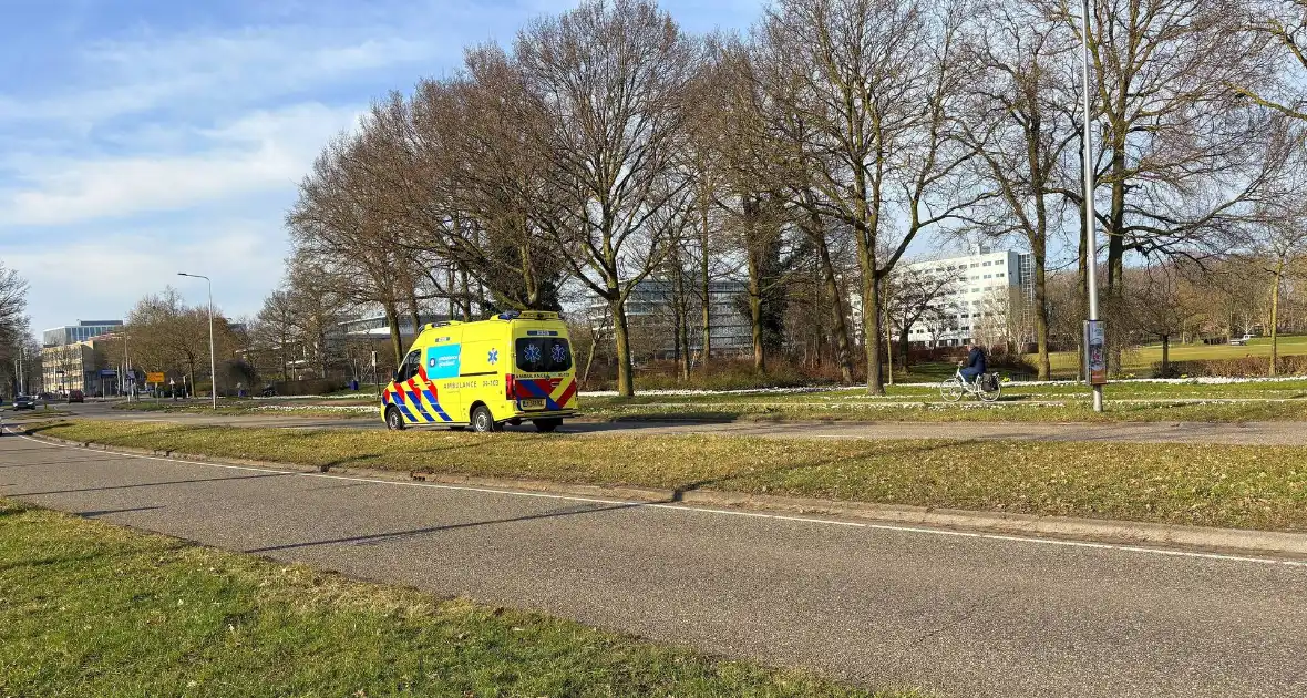 Fietser en automobilist botsing met elkaar - Foto 1