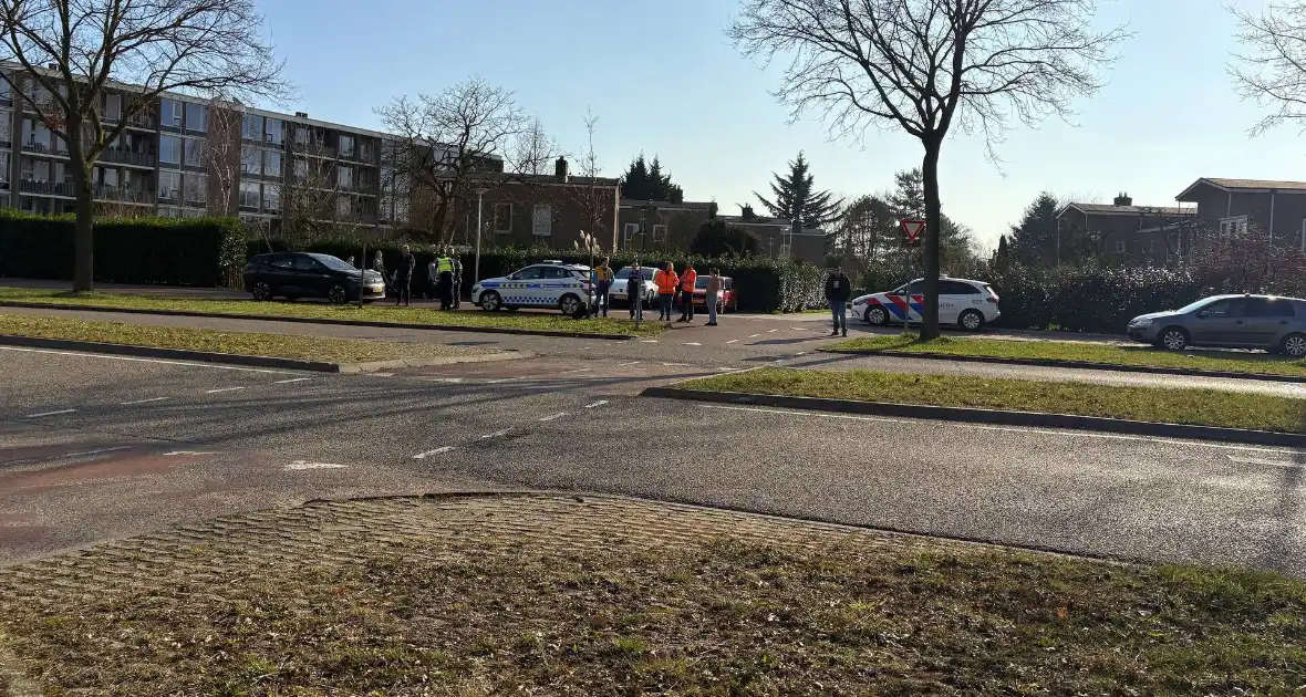 Fietser en automobilist botsing met elkaar - Foto 2