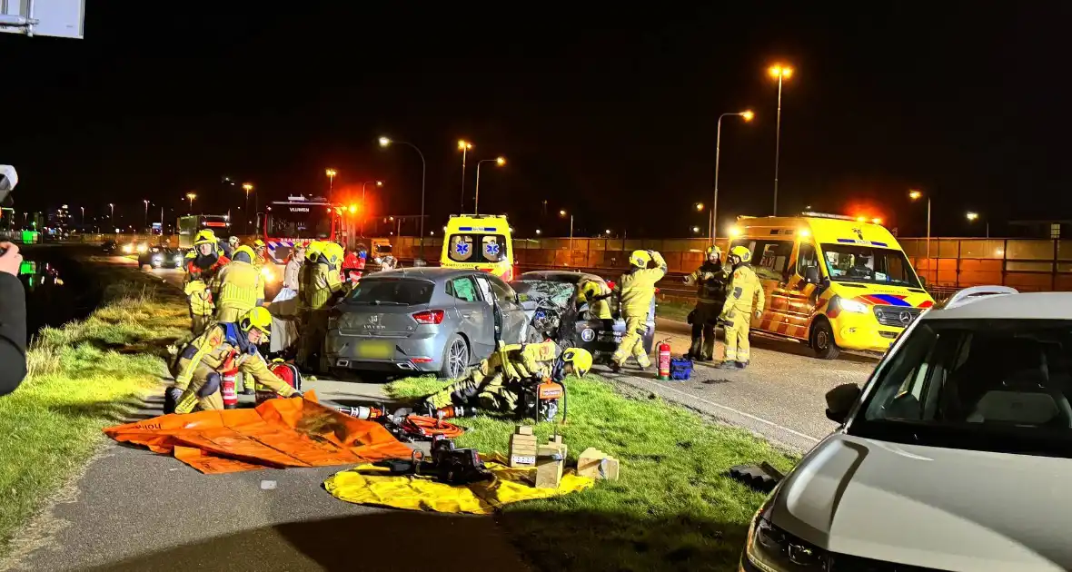 Dode en zwaargewonden bij frontale aanrijding