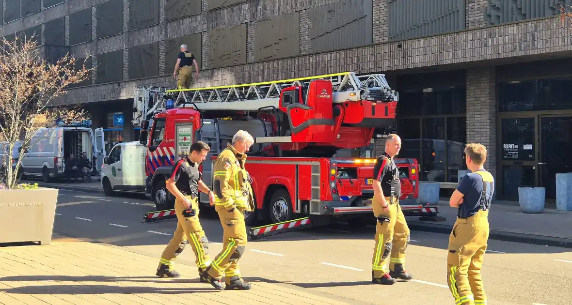Brandweer ingezet voor persoon op balkon - Foto 1