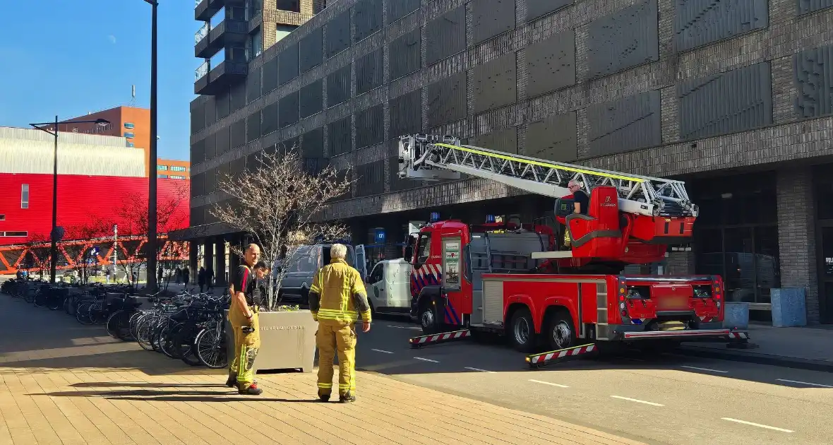 Brandweer ingezet voor persoon op balkon - Foto 2