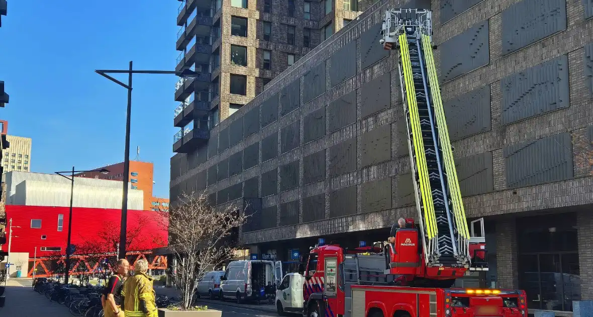 Brandweer ingezet voor persoon op balkon - Foto 3