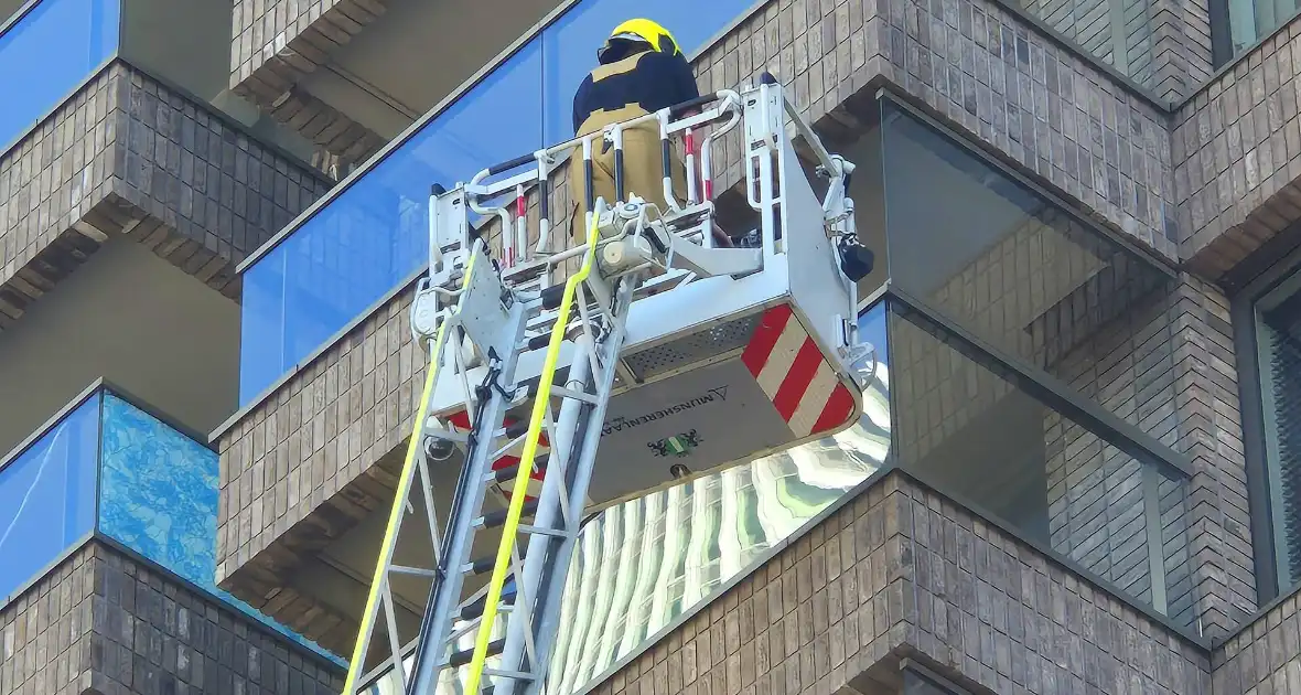 Brandweer ingezet voor persoon op balkon - Foto 7