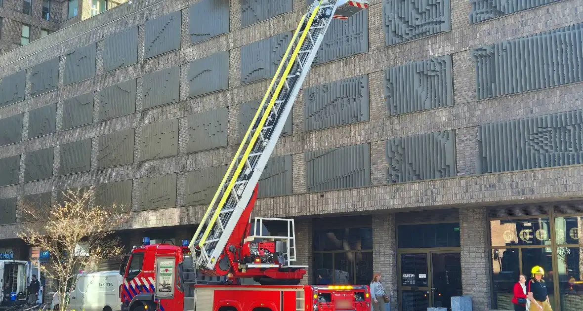 Brandweer ingezet voor persoon op balkon - Foto 9