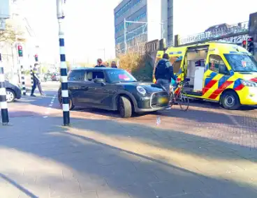 Automobilist ziet wielrenner over het hoofd