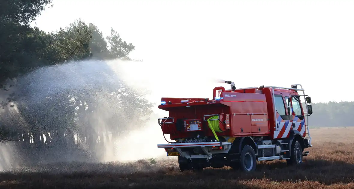 Brandweer oefent grote natuurbrand - Foto 10