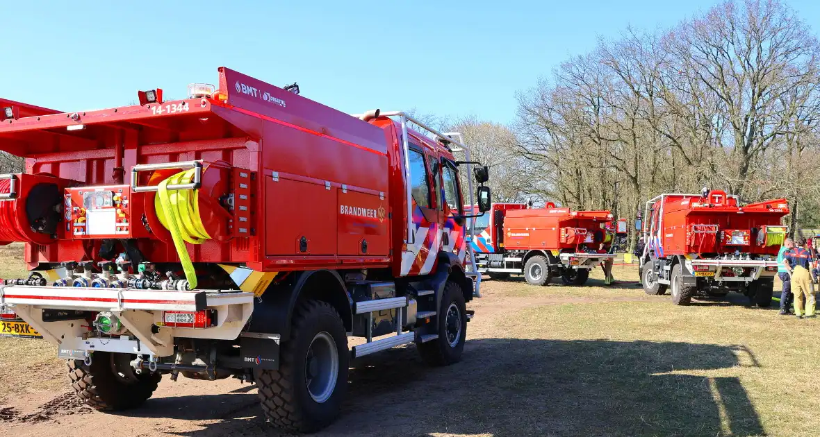 Brandweer oefent grote natuurbrand - Foto 15