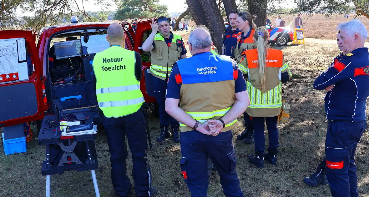 Brandweer oefent grote natuurbrand - Foto 17
