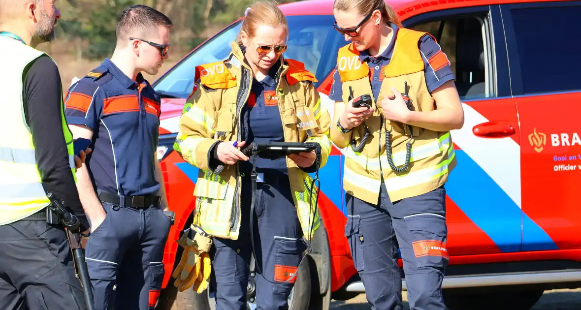 Brandweer oefent grote natuurbrand - Foto 18