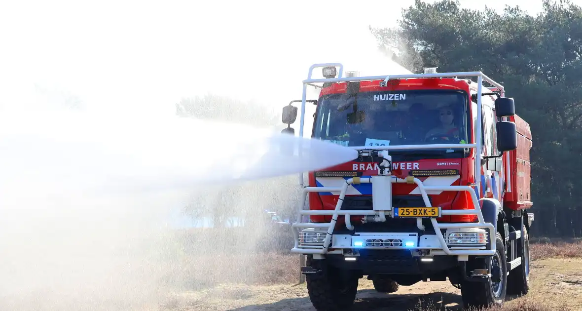 Brandweer oefent grote natuurbrand - Foto 8