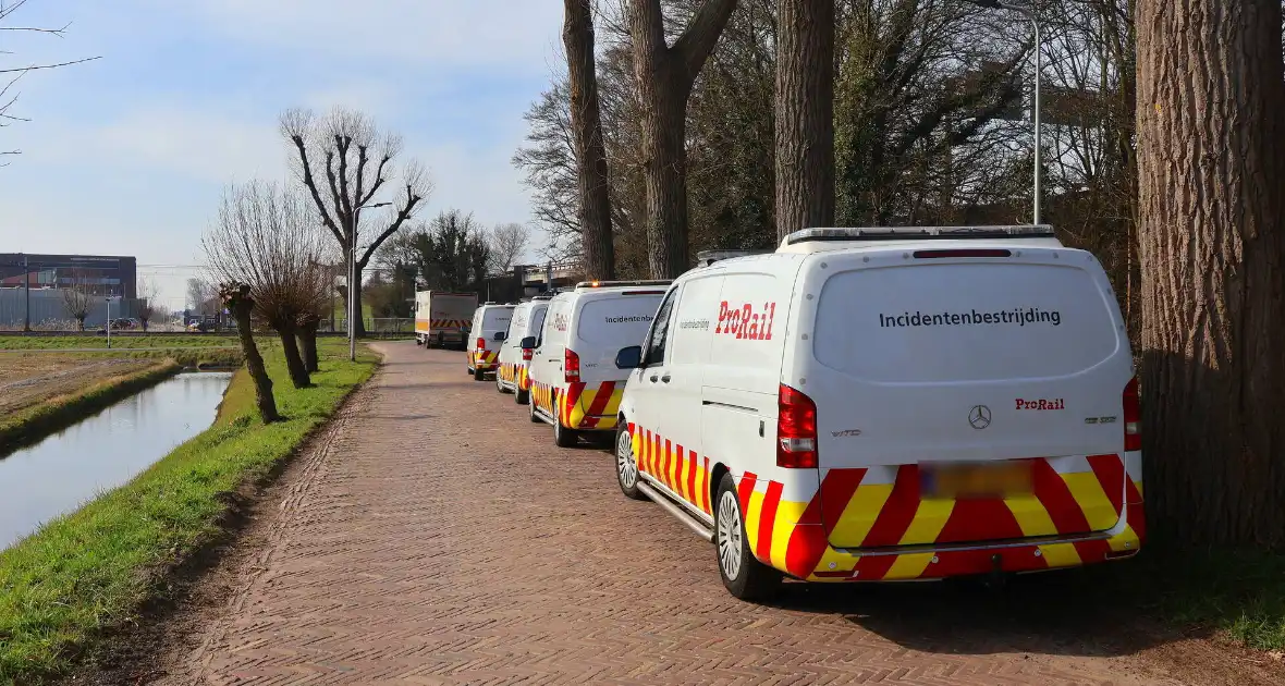Defecte trein zorgt voor verkeersstremming - Foto 1