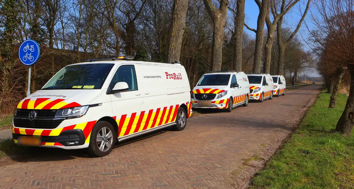 Defecte trein zorgt voor verkeersstremming - Foto 2