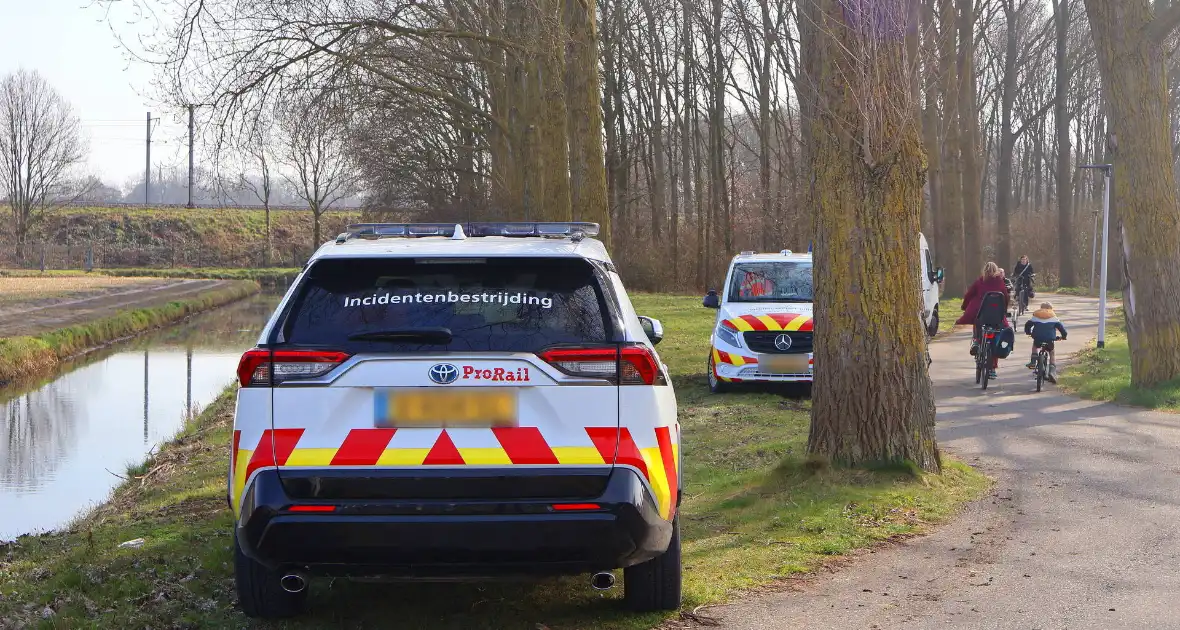 Defecte trein zorgt voor verkeersstremming - Foto 4