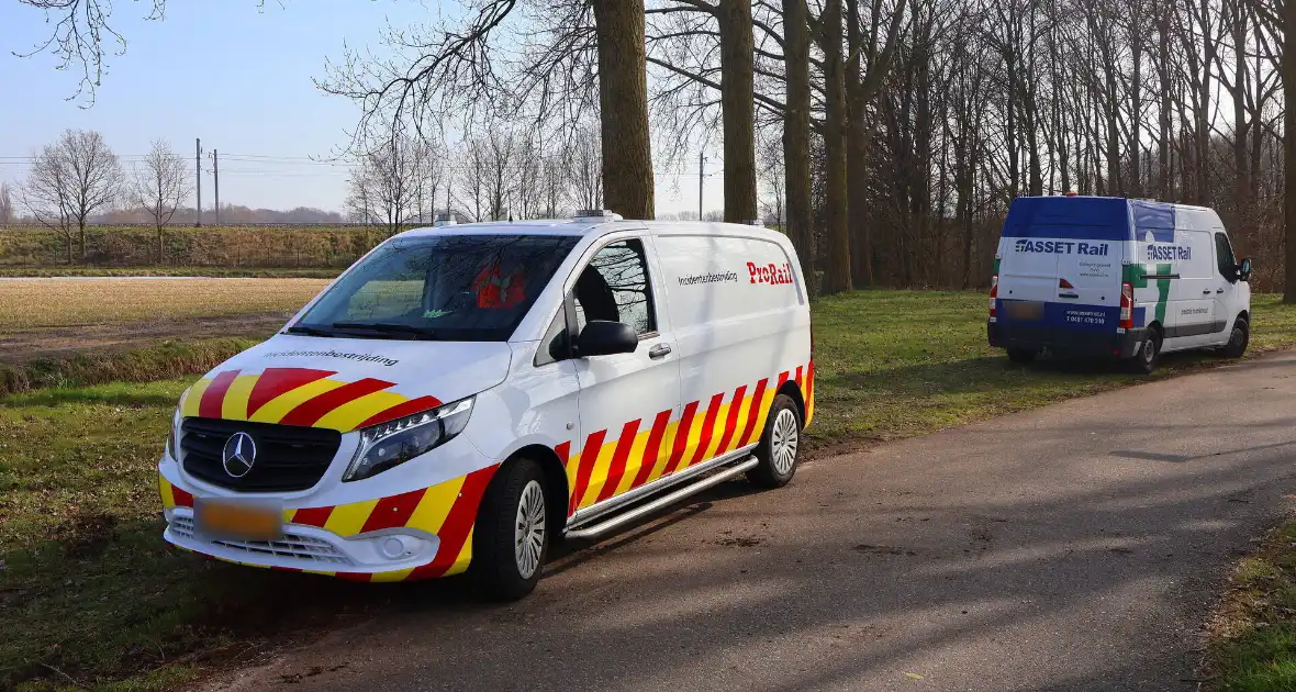 Defecte trein zorgt voor verkeersstremming - Foto 8