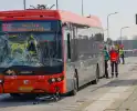 Fietser onder stadsbus traumateam ingezet