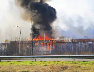 Veel rookontwikkeling zichtbaar bij uitslaande brand