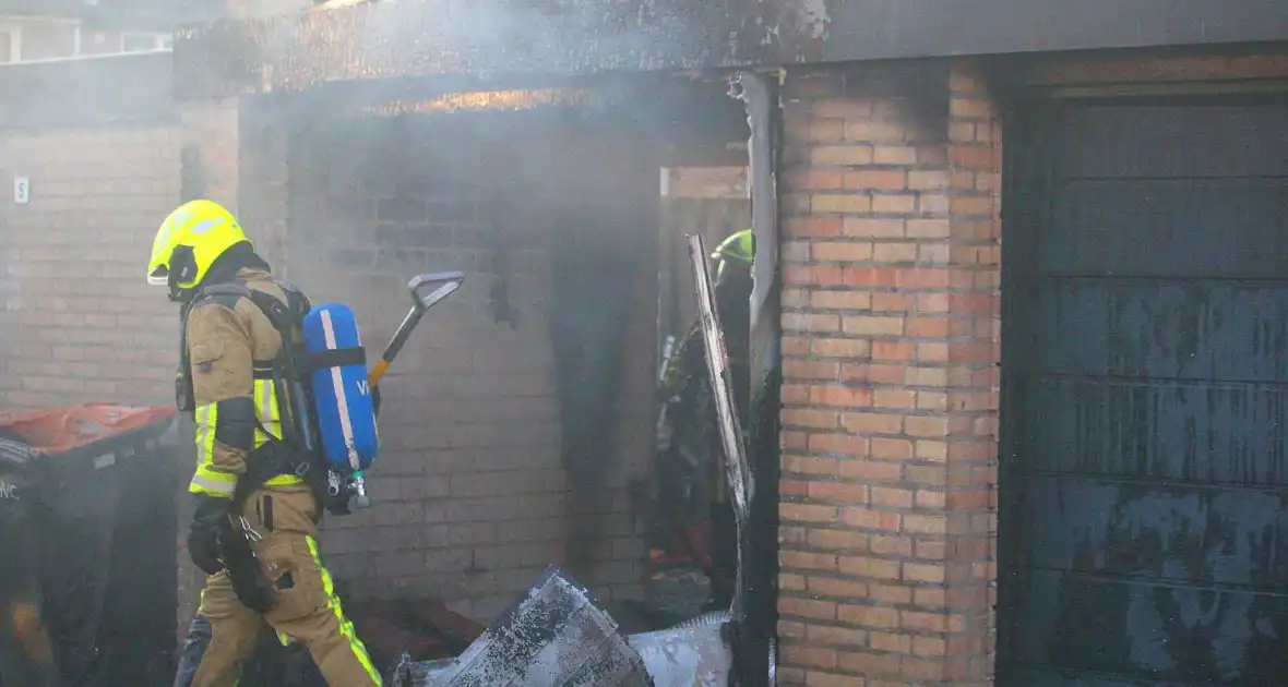 Brand in garagebox achter woning - Foto 1