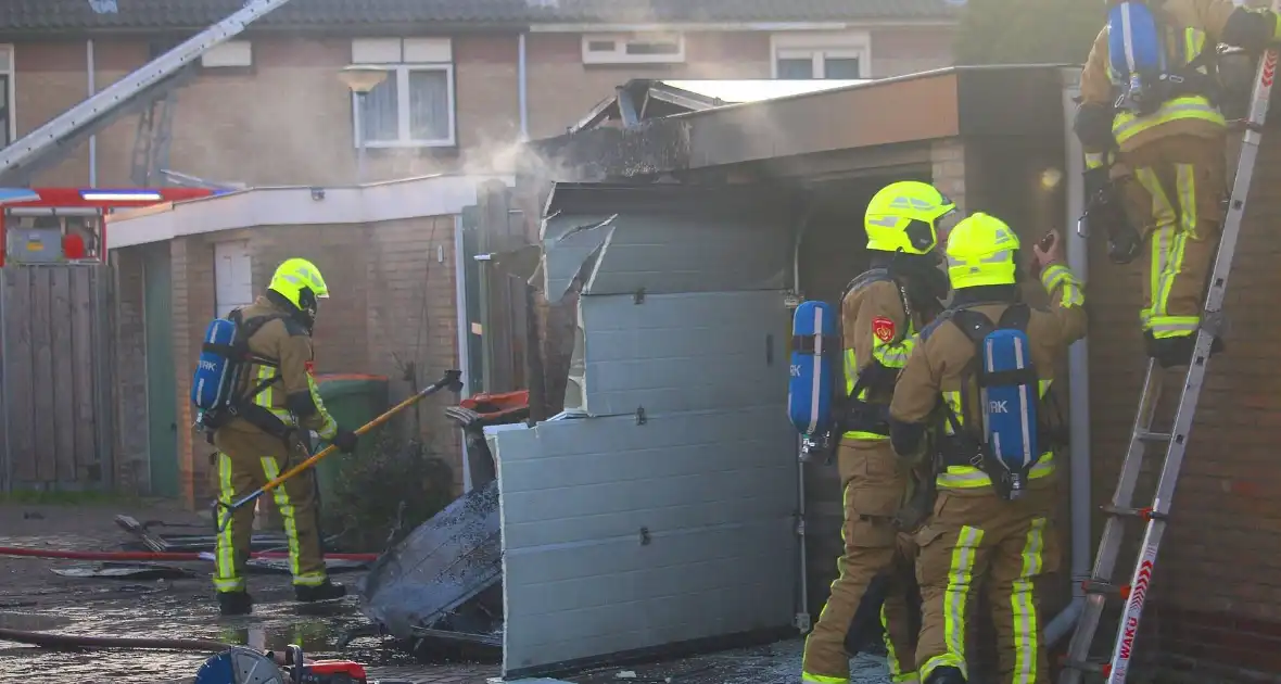 Brand in garagebox achter woning - Foto 5