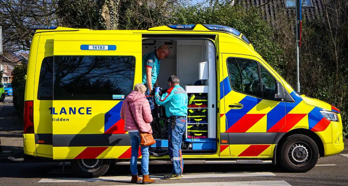 Auto en fietser in botsing - Foto 3