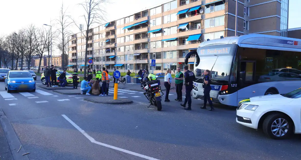 Fietser en motor betrokken bij ongeval - Foto 1