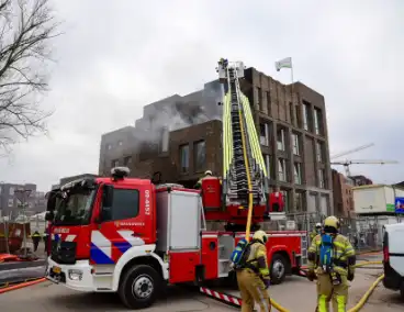 Flinke rookontwikkeling bij brand op dakterras