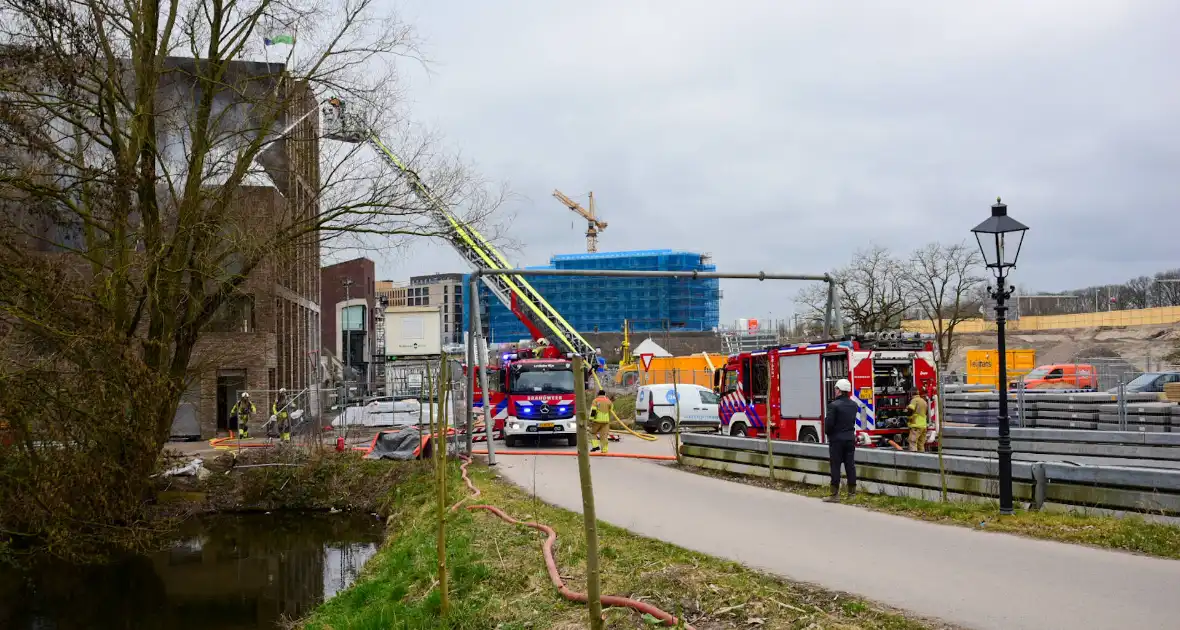 Flinke rookontwikkeling bij brand op dakterras - Foto 10