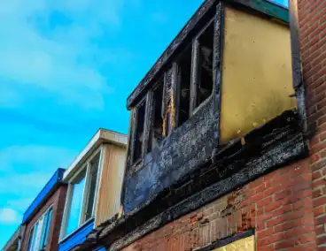 Enorme schade aan woning na heftige brand