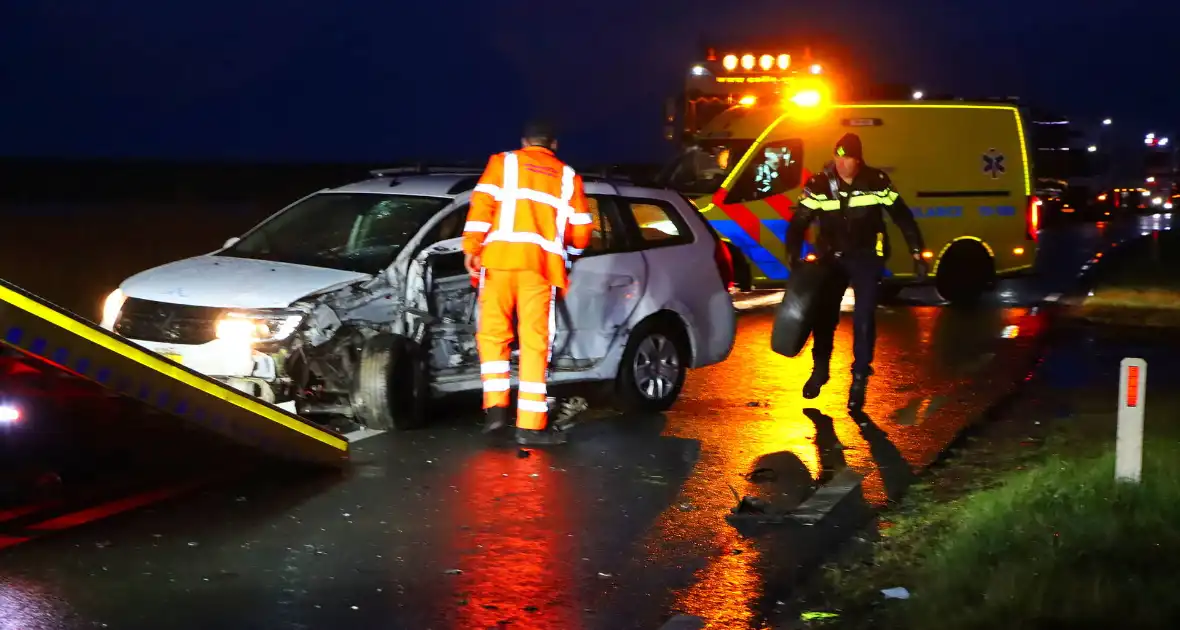 Gewonde naar ziekenhuis na aanrijding - Foto 10