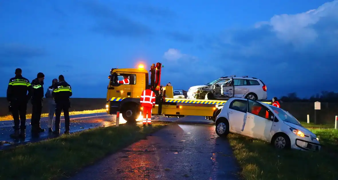 Gewonde naar ziekenhuis na aanrijding - Foto 12