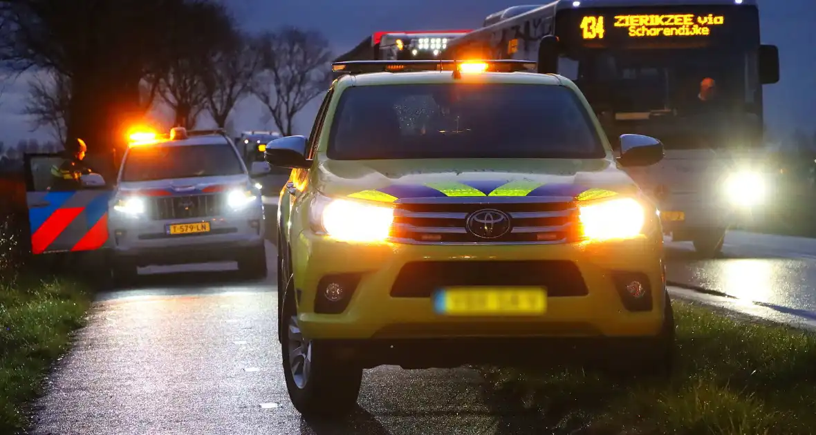Gewonde naar ziekenhuis na aanrijding - Foto 16