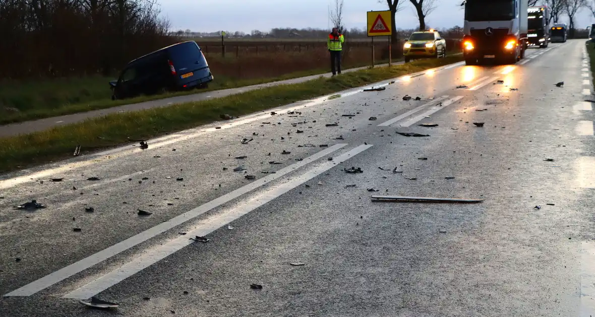 Gewonde naar ziekenhuis na aanrijding - Foto 19