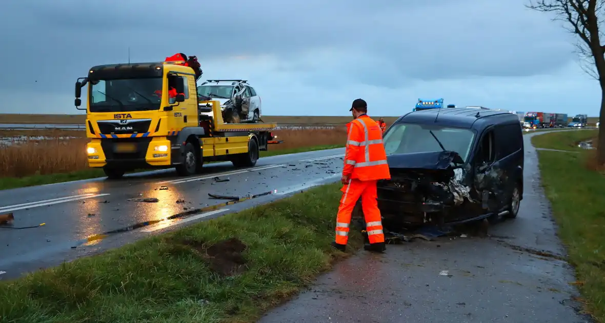 Gewonde naar ziekenhuis na aanrijding - Foto 22
