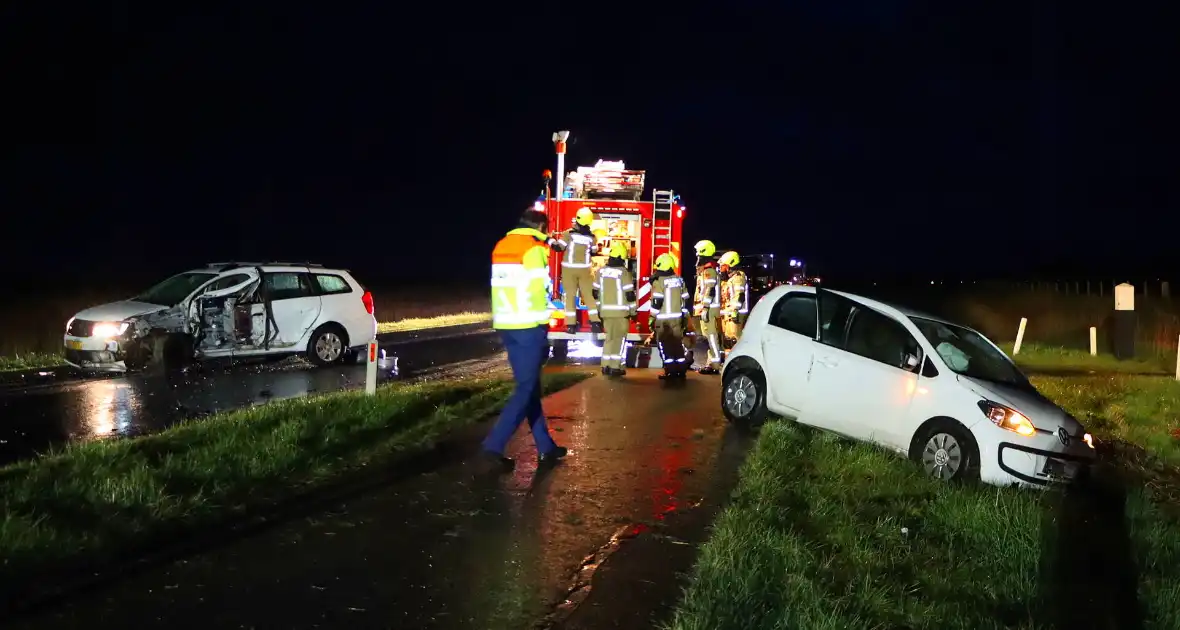 Gewonde naar ziekenhuis na aanrijding - Foto 4