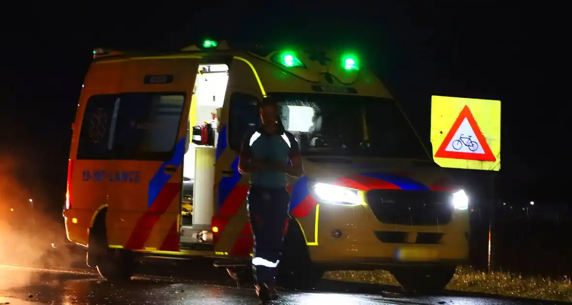 Gewonde naar ziekenhuis na aanrijding - Foto 6