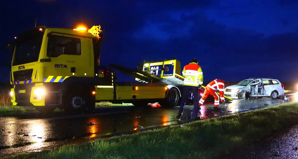 Gewonde naar ziekenhuis na aanrijding - Foto 7