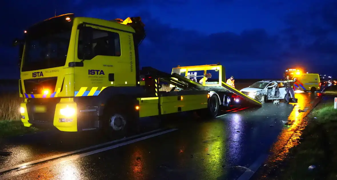 Gewonde naar ziekenhuis na aanrijding - Foto 9
