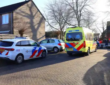 Scooterrijdster komt in botsing met auto