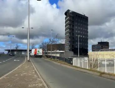 Bestelbus blokkeert oprit