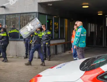 Grote inzet gespecialiseerde eenheden bij opvanglocatie