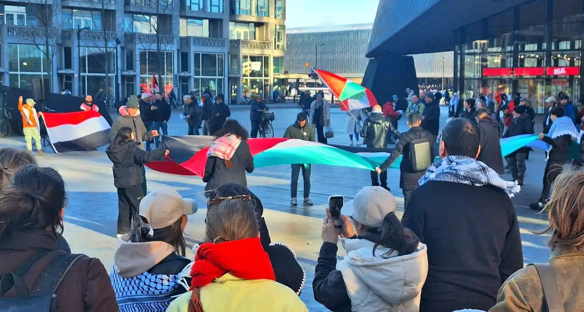 Pro Palestina demonstratie voor centraal station
