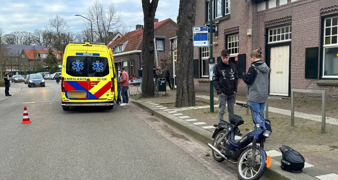 Brommerrijder gewond bij ongeval - Foto 1